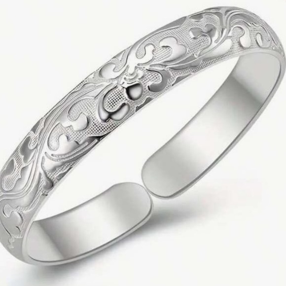 925 Sterling Silver Floral Cuff Bracelet – Adjustable Vintage-Inspired Design - Picture 4 of 6